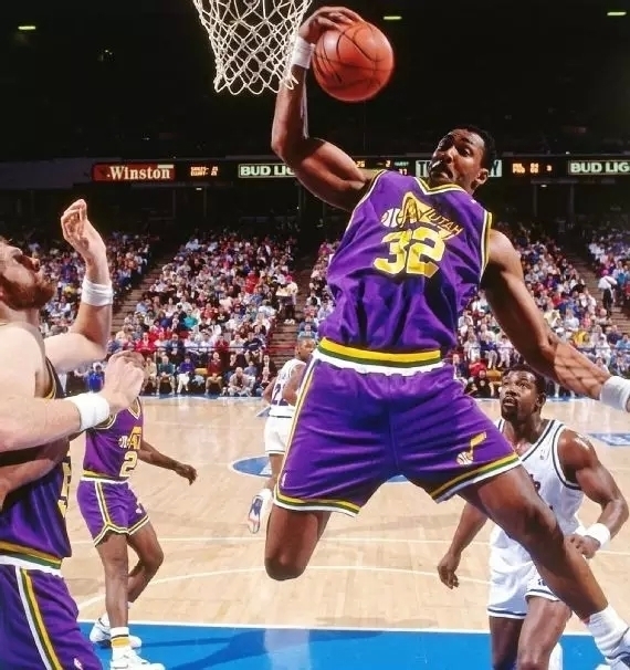 牌与员工体 牌与员工体